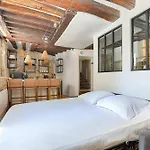 Parisian Atypic Apartment Close To Place Bastille